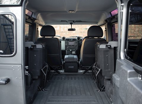 Land Rover Defender 90 XS URBAN TRUCK Carbon Edition 26