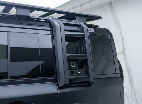 Land Rover Defender 110 OCTA Black 43