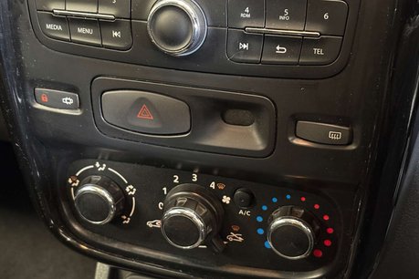 Dacia Duster 1.5 dCi Laureate SUV 5dr Diesel Manual Euro 5 (110 ps) 35