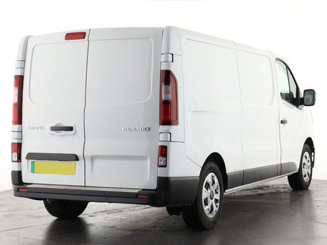 Renault Trafic LL30 90kW 52kWh Advance Van Auto 5