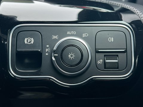 Mercedes-Benz A Class A 200 D AMG LINE PREMIUM 33