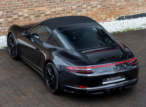 Porsche 911 Targa 4 GTS (991.2) 10