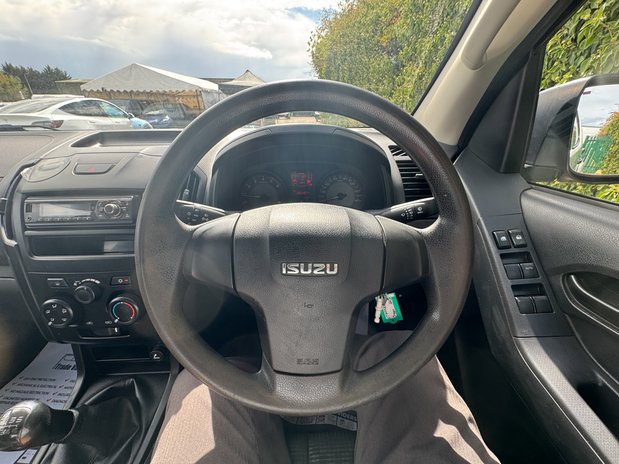 Isuzu D-Max Utility | 1.9 LT | Double Cab | Tow Bar | Air Con | EURO 6 | NO VAT 19