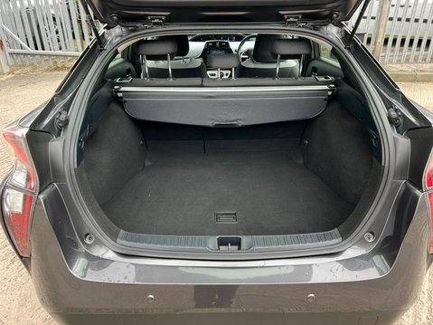 Toyota Prius VVT-I BUSINESS EDITION PLUS 17