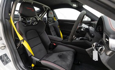 Porsche 911 (991.2) GT2 RS Weissach 10