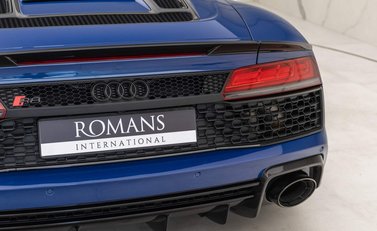 Audi R8 V10 Performance Carbon Black Spyder 21