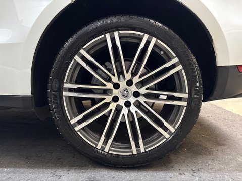 Porsche Macan 3.0 TD V6 S PDK 4WD Euro 6 (s/s) 5dr 50