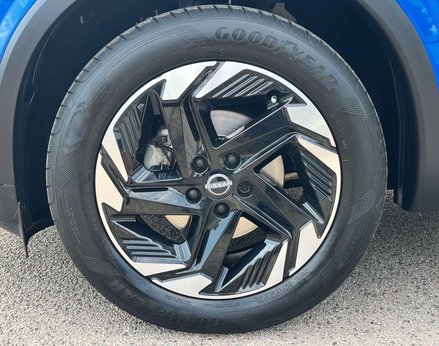 Nissan Qashqai 1.3 Qashqai N-Connecta DiG-T MHEV 5dr 12
