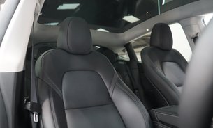 Tesla Model Y PERFORMANCE AWD Full Self Driving AutoPark & Summon GROK AI One Owner VAT Q 4