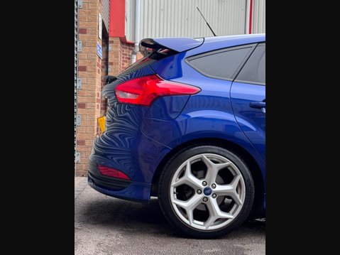 Ford Focus 2.0 TDCi ST-2 Hatchback 5dr Diesel Manual Euro 6 (s/s) (185 ps) 18