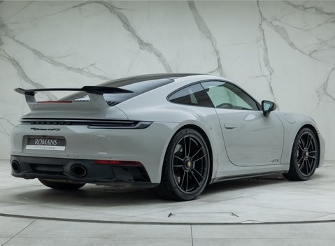 Porsche 911 Carrera 4 GTS (992) 6