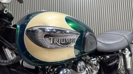 Triumph Bonneville 2004 ONLY 10K STUNNING MODERN CLASSIC NEW MOT 790CC 10