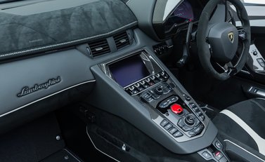 Lamborghini Aventador SVJ LP 770-4 ROADSTER 21