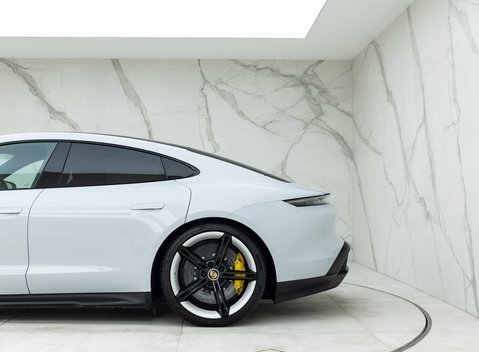 Porsche Taycan Turbo S 31