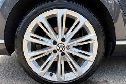 Volkswagen Passat GT TSI EVO DSG - PANORAMIC SUNROOF -19 INCH ALLOYS - ONE OWNER 64