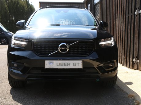 Volvo XC40 B4 R-Design Pro AWD MHEV - Pan Roof, Leather, Apple CarPlay Service History