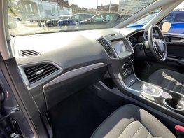 Ford Galaxy 2.5 Galaxy Titanium HEV CVT 5dr 17