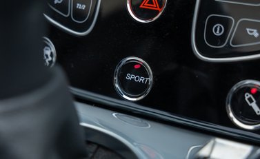 Aston Martin V12 Vantage S Roadster 26