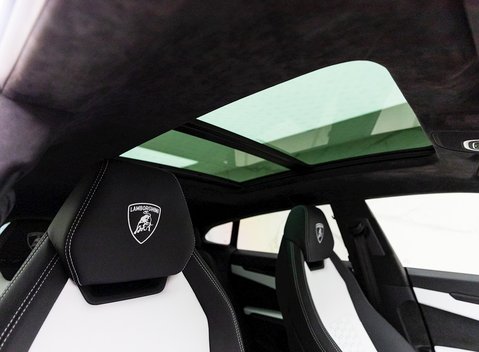 Lamborghini Urus 12