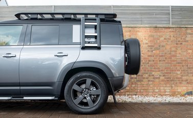 Land Rover Defender 110 HSE D240 39