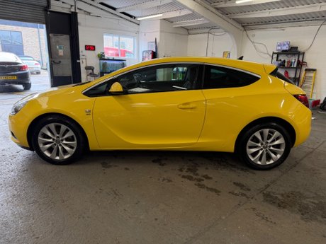 Vauxhall Astra GTC 1.7 CDTi ecoFLEX 109g SRi Euro 5 (s/s) 3dr 5