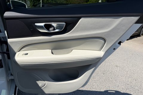 Volvo V60 RECHARGE T6 INSCRIPTION AWD - FULL MAIN DEALER SERVICE - HUGE SPEC 34