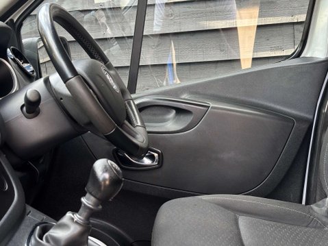Vauxhall Vivaro 1.6 Vivaro 2900 Sportive CDTi 37