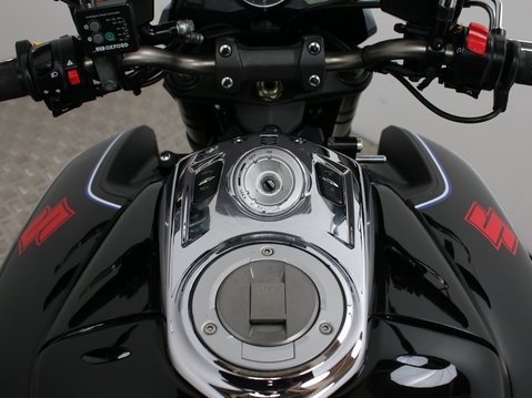 Suzuki GSX1300 B-King GSX 1300 27