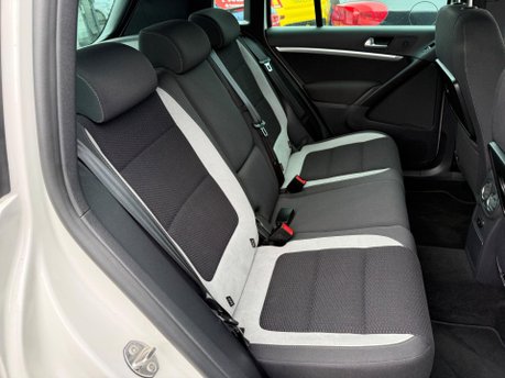 Volkswagen Tiguan 2.0 TDI BlueMotion Tech R-Line DSG 4WD Euro 5 (s/s) 5dr 20