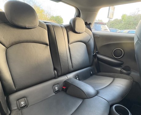 Mini Hatch Cooper S 2.0 Chili / Media + SAT NAV + LEATHER + HEATED SEATS 5