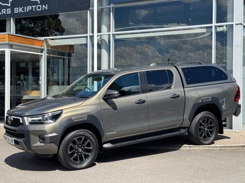 Toyota Hilux INVINCIBLE X 4WD D-4D DCB 4