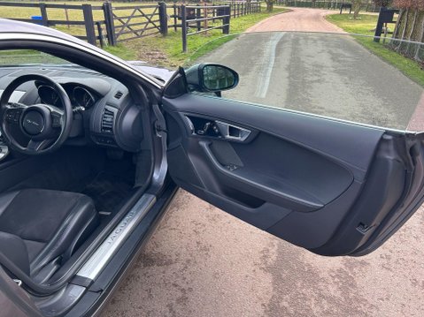 Jaguar F-Type 3.0 V6 Auto Euro 6 (s/s) 2dr 19