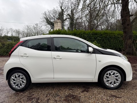 Toyota Aygo 1.0 VVT-i x-play Euro 6 5dr 8