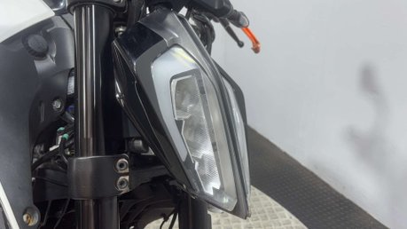 KTM Duke 2019 24k SPARE OR REPAIR PROJECT BIKE NAKED 125CC LEARNER BIKE 22