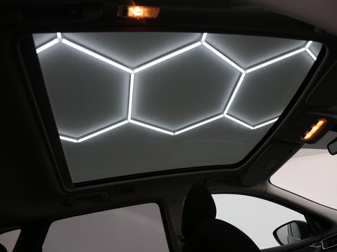 Nissan Qashqai 1.5 dCi N-Connecta Euro 6 (s/s) 5dr 24