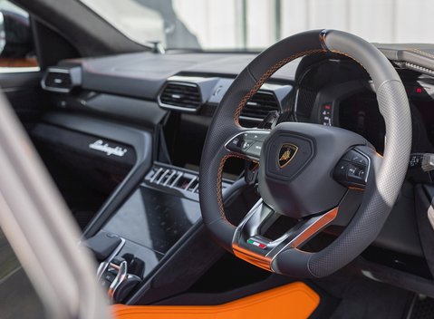 Lamborghini Urus Pearl Capsule 11