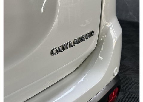 Mitsubishi Outlander 2.2 DI-D 3 SUV 5dr Diesel Manual 4WD Euro 6 (s/s) (147 ps) 17