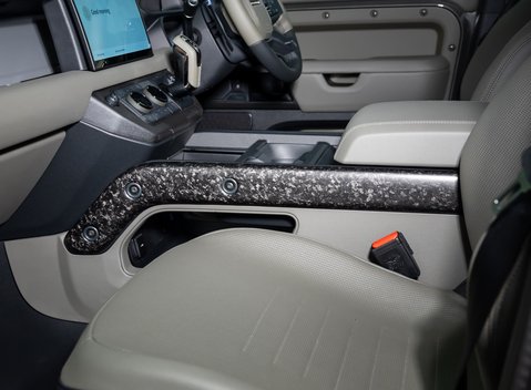 Land Rover Defender 110 OCTA EDITION ONE 31