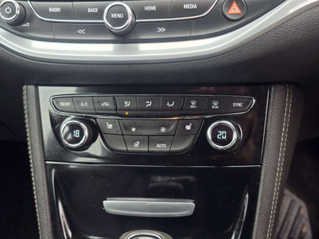 Vauxhall Astra 1.4i Turbo Elite Nav Hatchback 5dr Petrol Auto Euro 6 (s/s) (150 ps) 33