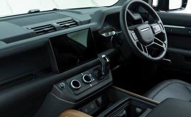 Land Rover Defender 90 X D300 14