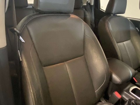 Nissan Navara 2.3 Navara Tekna dCi Auto 4WD 5dr 14