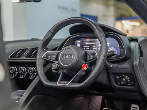 Audi R8 5.2 FSI V10 Spyder 2dr Petrol S Tronic quattro Euro 6 (s/s) (570 ps) 44