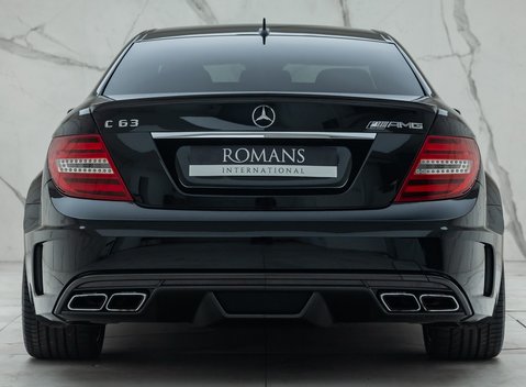 Mercedes-Benz C63 AMG Black Series 8