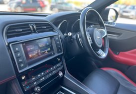 Jaguar F-Pace 3.0 V6 D300S AWD AUTO 38