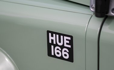 Land Rover Defender 110 Heritage Station Wagon 23