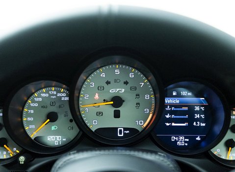 Porsche 911 (991.2) GT3 Touring 15