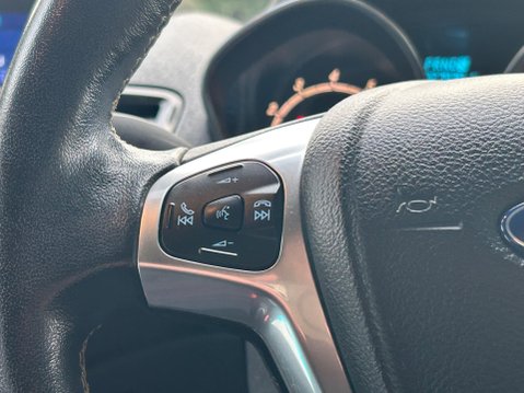 Ford Fiesta TITANIUM 24