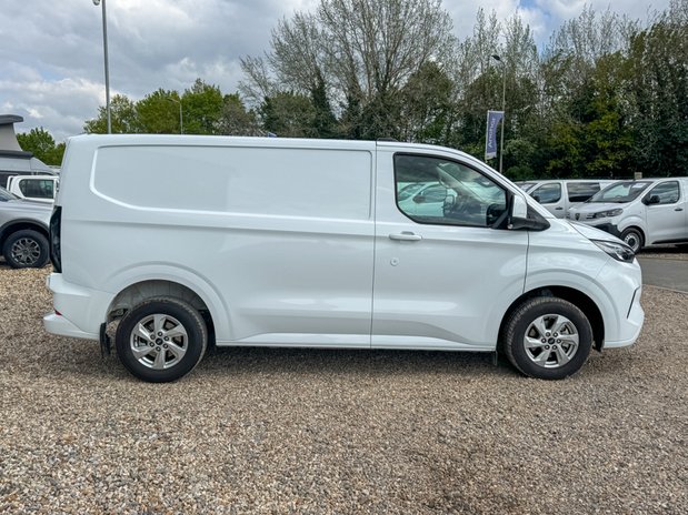 Ford Transit Custom SWB L1H1 Low Roof Limited 320 136bhp Air Con Alloys Camera Sensors EURO 6 5