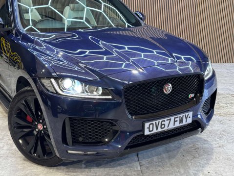Jaguar F-Pace 3.0 F-PACE V6 S AWD D Auto 4WD 5dr 9