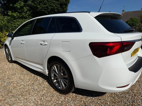 Toyota Avensis 2.0 D-4D Business Edition Touring Sports Euro 6 (s/s) 5dr 10